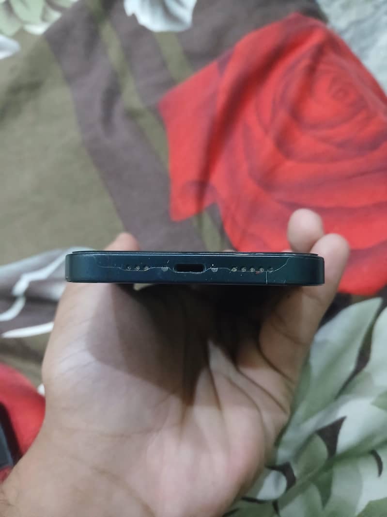Apple iPhone 13 1