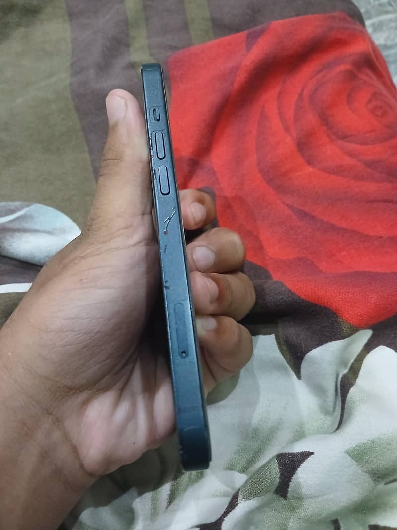 Apple iPhone 13 3
