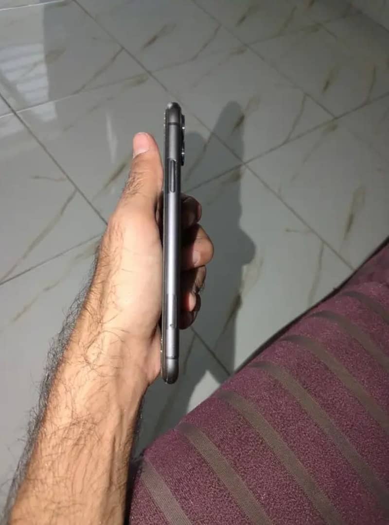 Apple iPhone 11 3