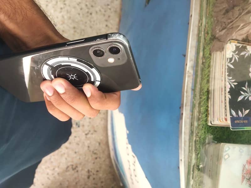 Apple iPhone 11 7