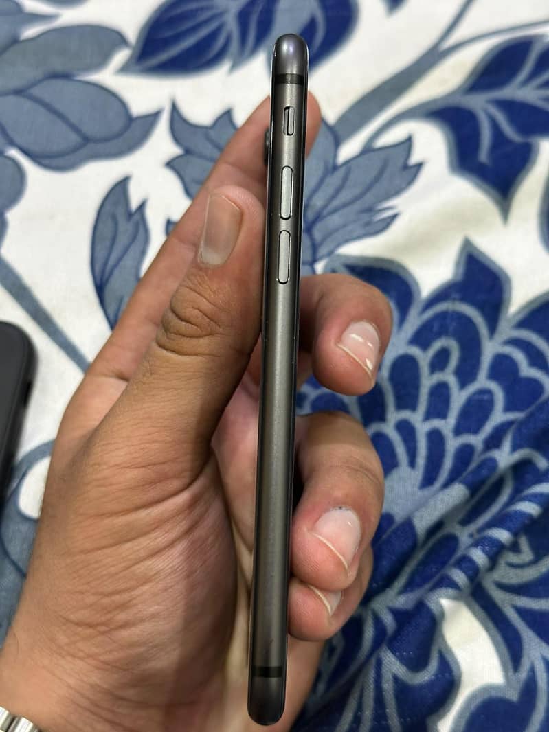 Apple iPhone 8 3