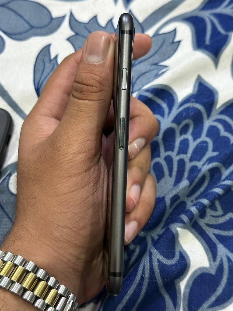 Apple iPhone 8 5