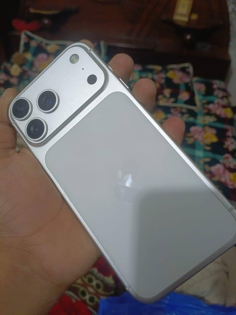 Apple iPhone 17 Pro Max 4