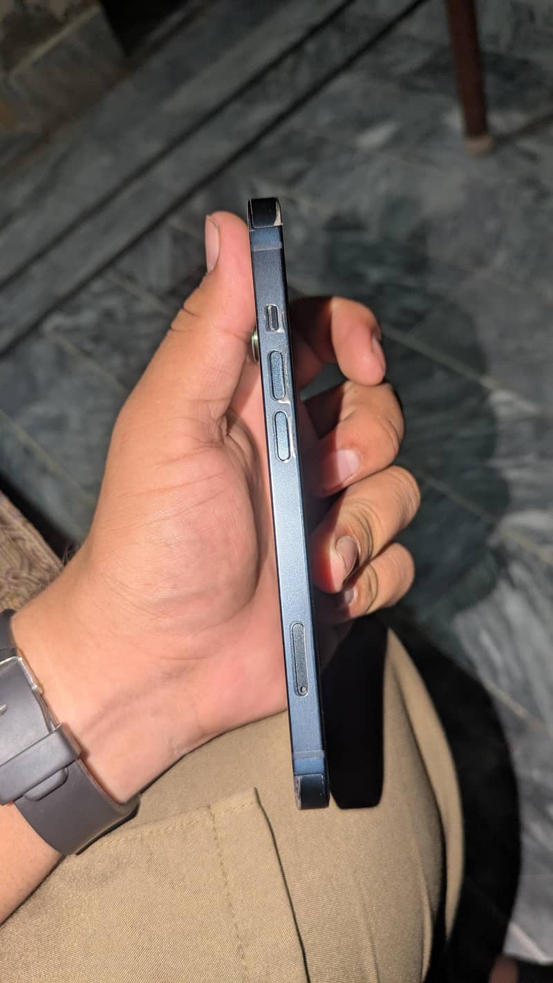 Apple iPhone 13 0
