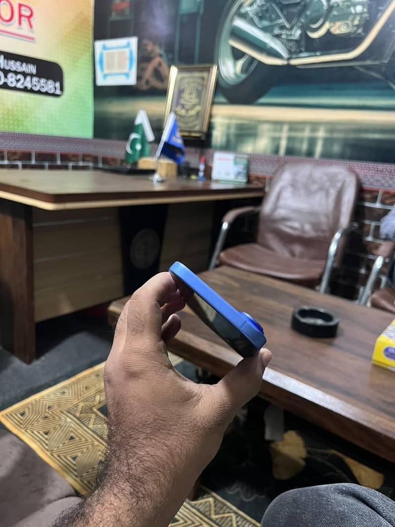 Apple iPhone 16 jv 5
