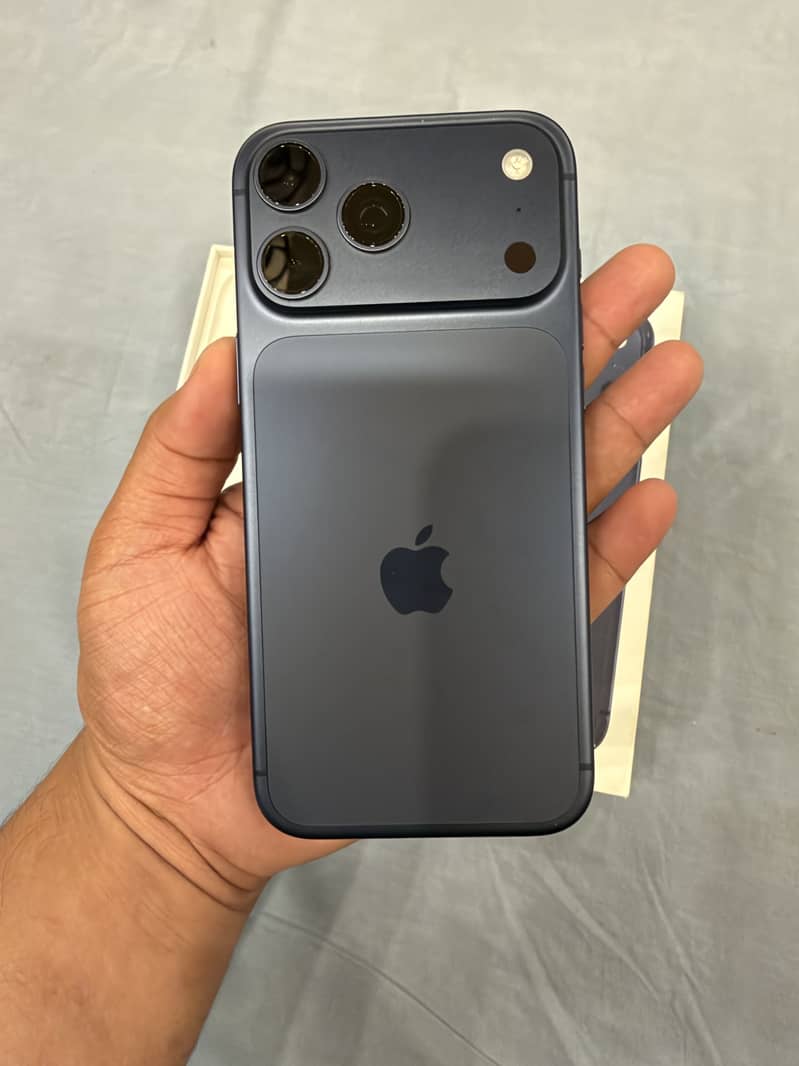 Apple iPhone 17 Pro Max 4