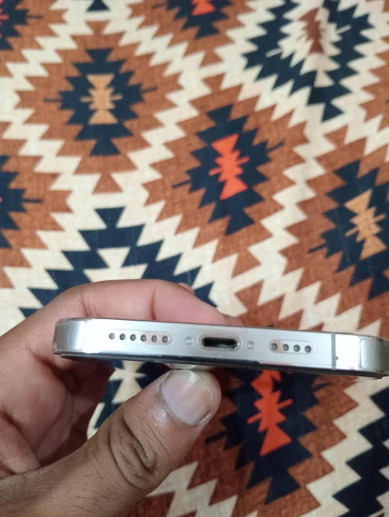 Apple iPhone 14 Pro Max 4