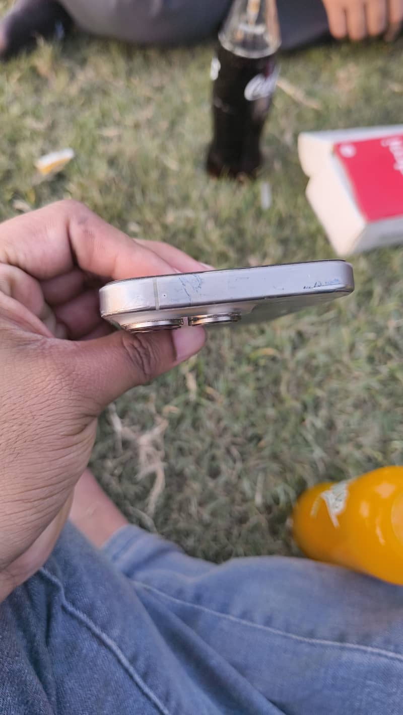 Apple iPhone 15 Pro 4