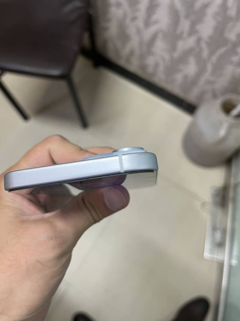 Apple iPhone 15 4
