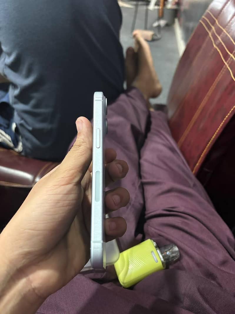 Apple iPhone 15 4