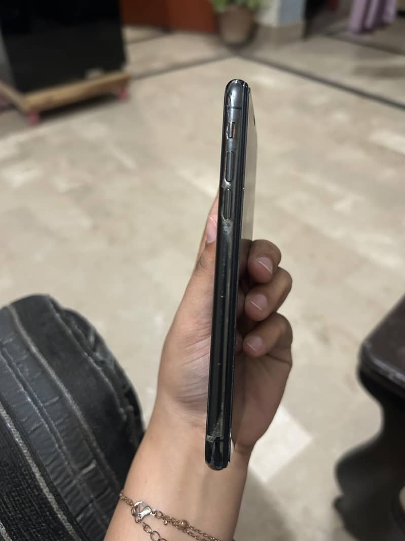 Apple iPhone X 3