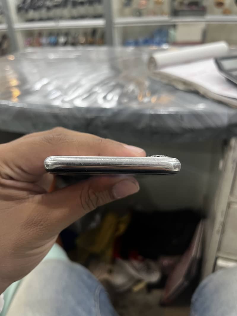Apple iPhone X 3