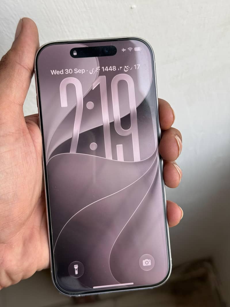 Apple iPhone 16 Pro 1