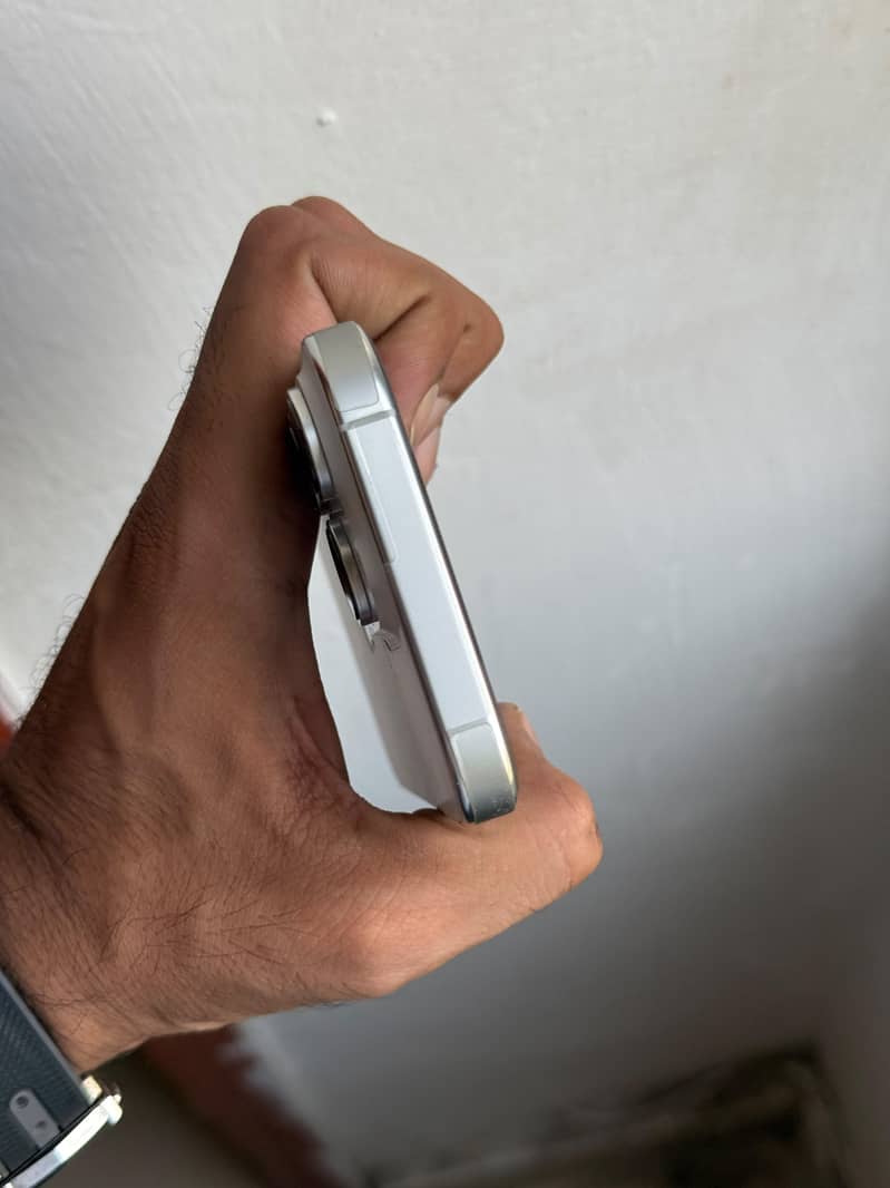Apple iPhone 16 Pro 5