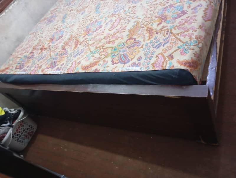 King size bed 4