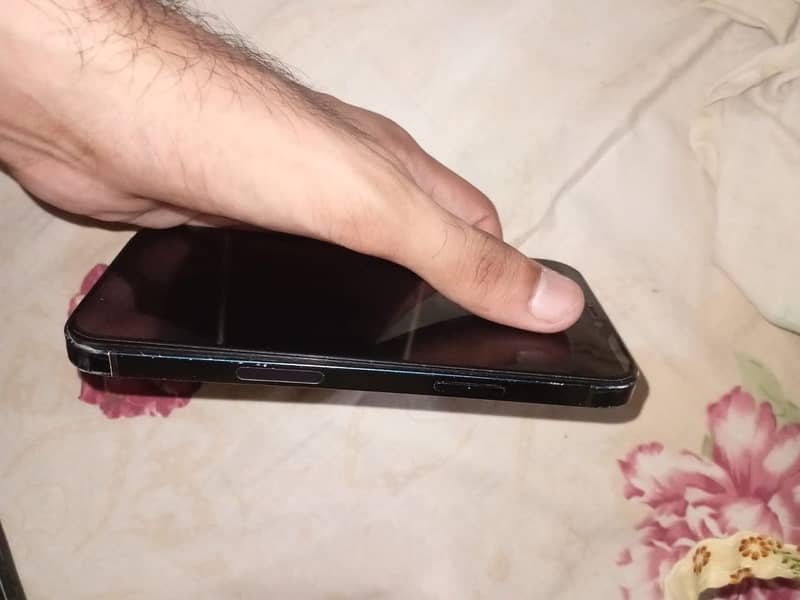 Apple iPhone 12 4