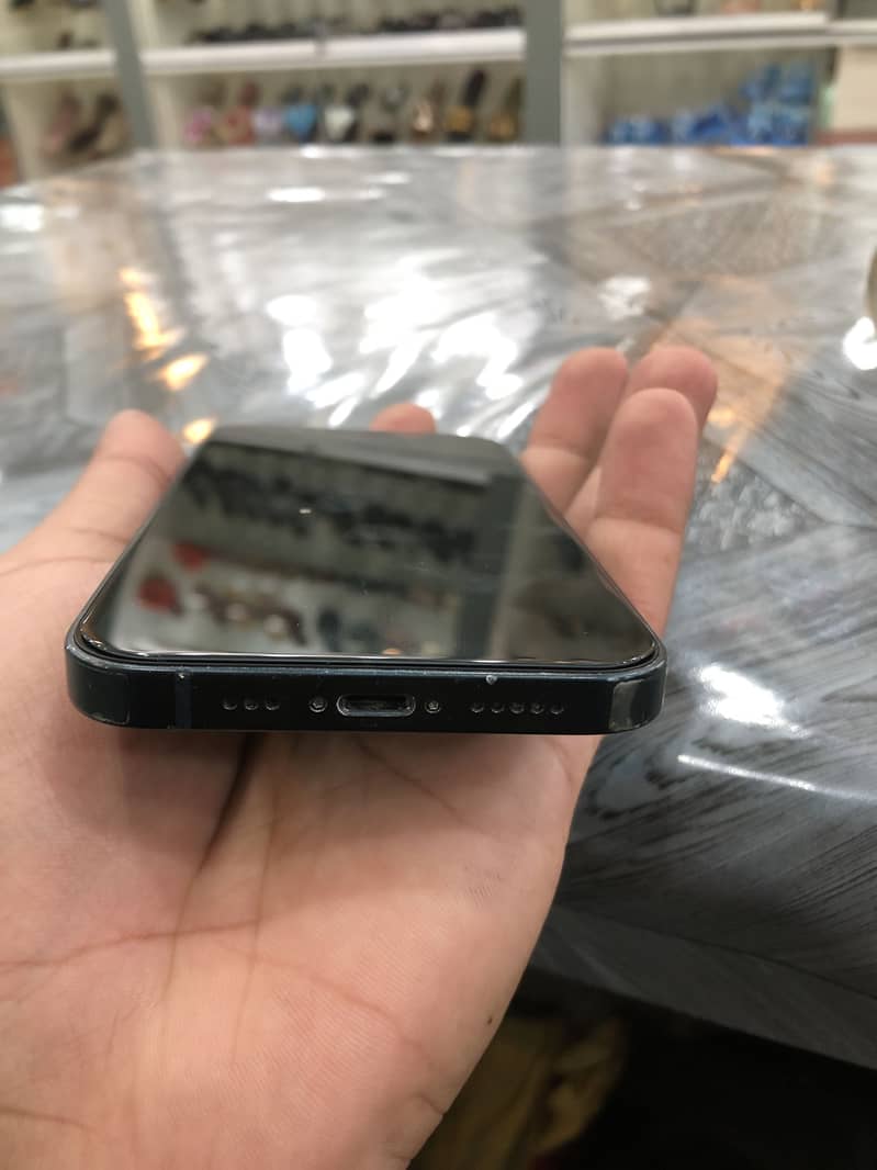 Apple iPhone 13 1