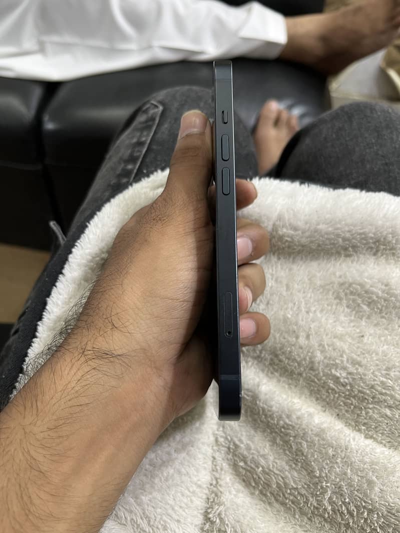 Apple iPhone 13 4