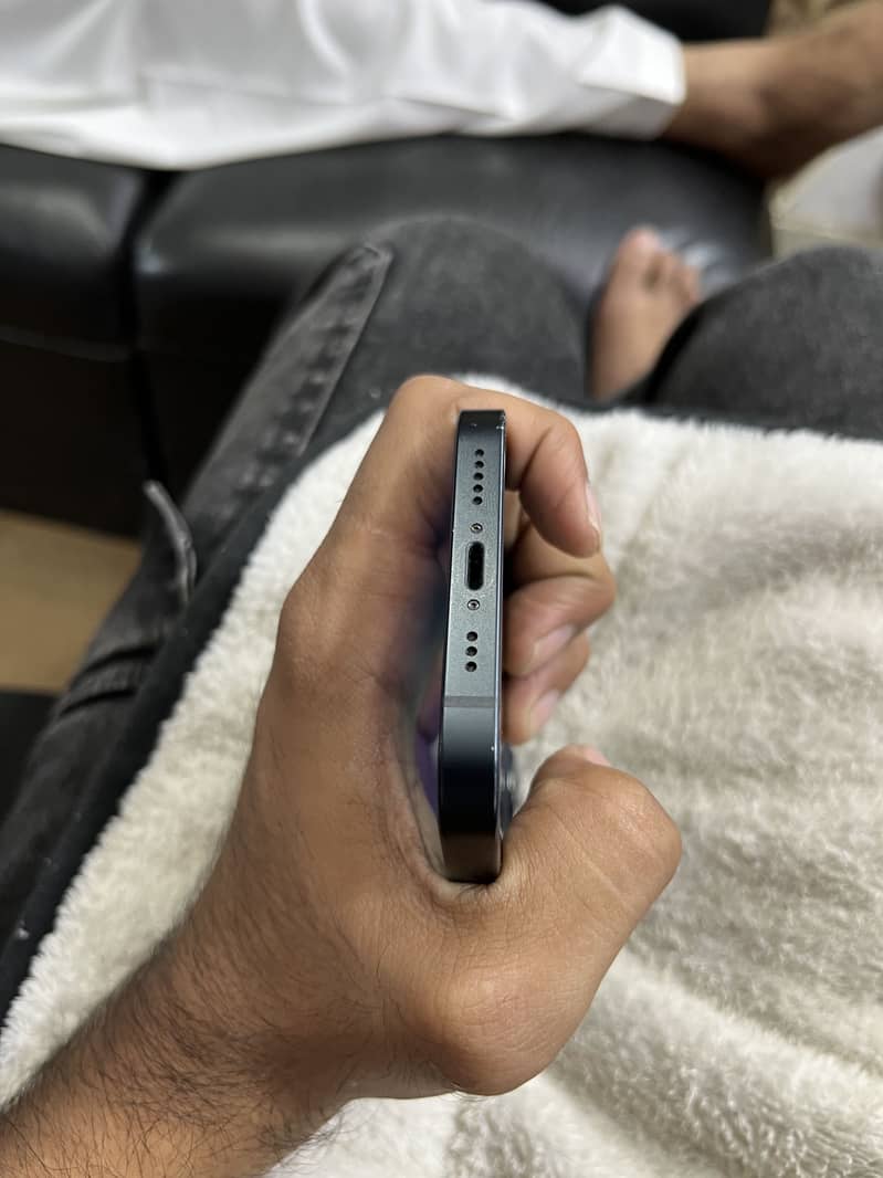 Apple iPhone 13 6