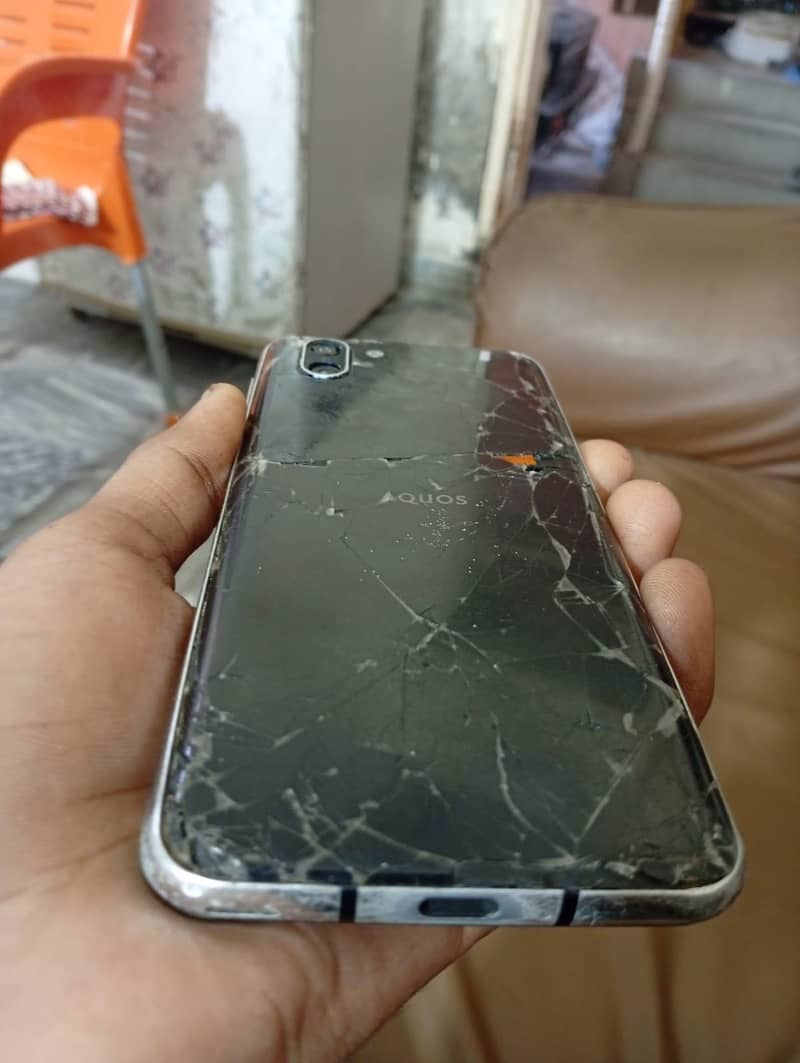 Sharp Aquos r2 | Non Pta 1