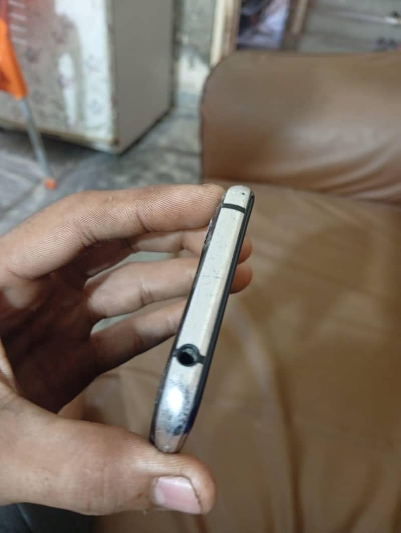 Sharp Aquos r2 | Non Pta 2