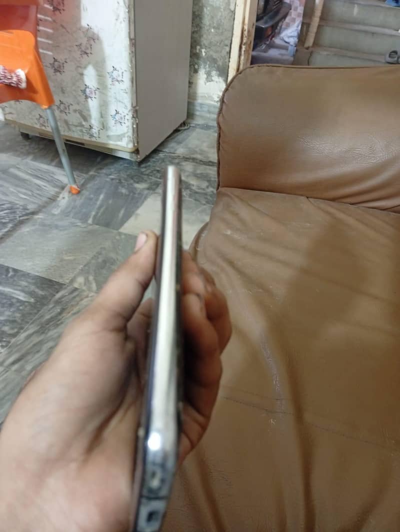Sharp Aquos r2 | Non Pta 3