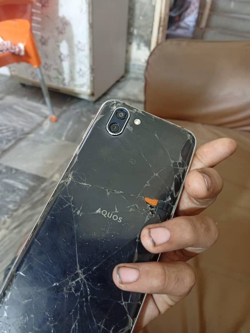 Sharp Aquos r2 | Non Pta 4