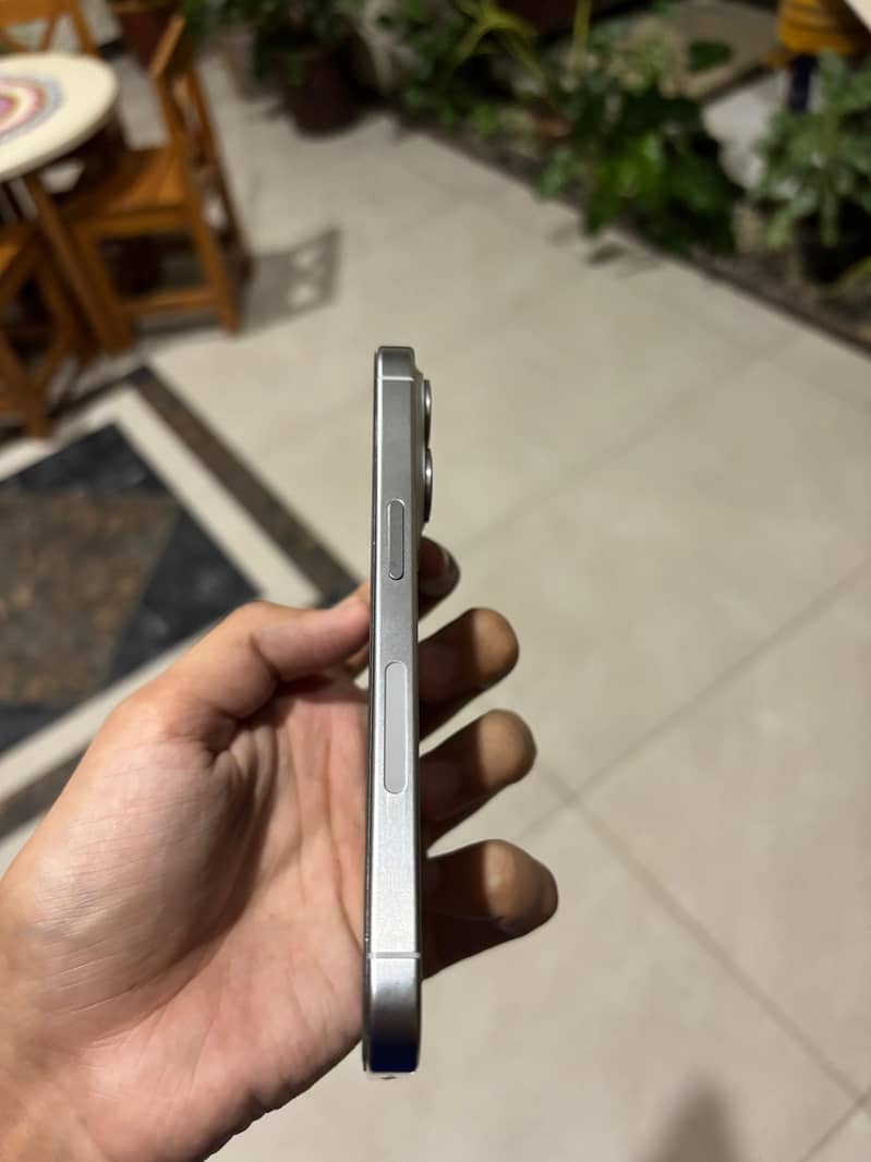 Apple iPhone 15 Pro 2