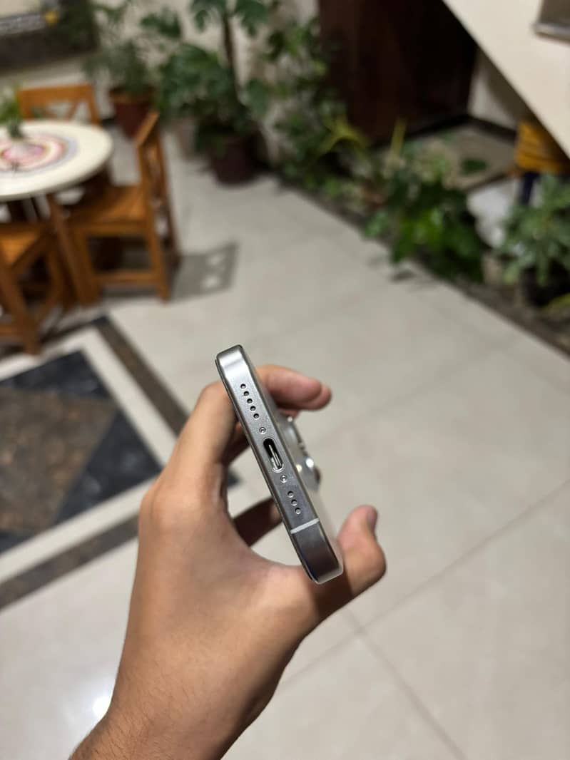 Apple iPhone 15 Pro 3