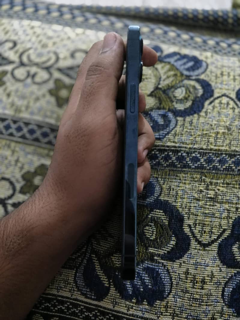 Apple iPhone 12 Pro Max 4
