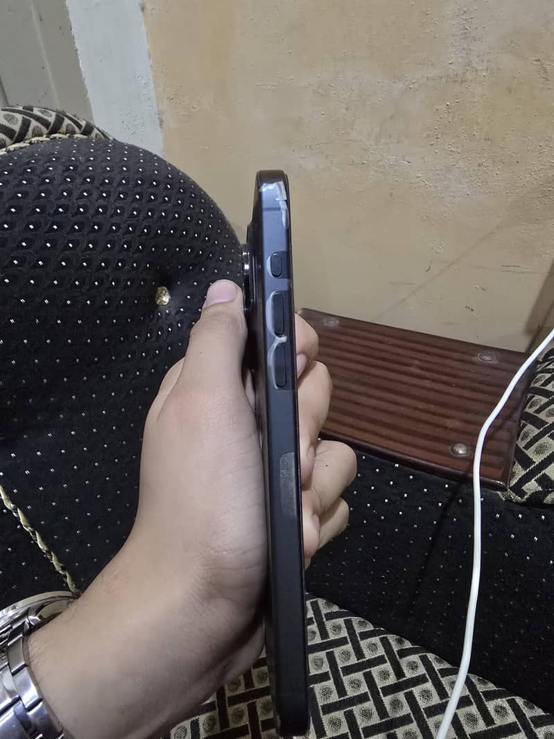 Apple iPhone 15 Pro Max 2