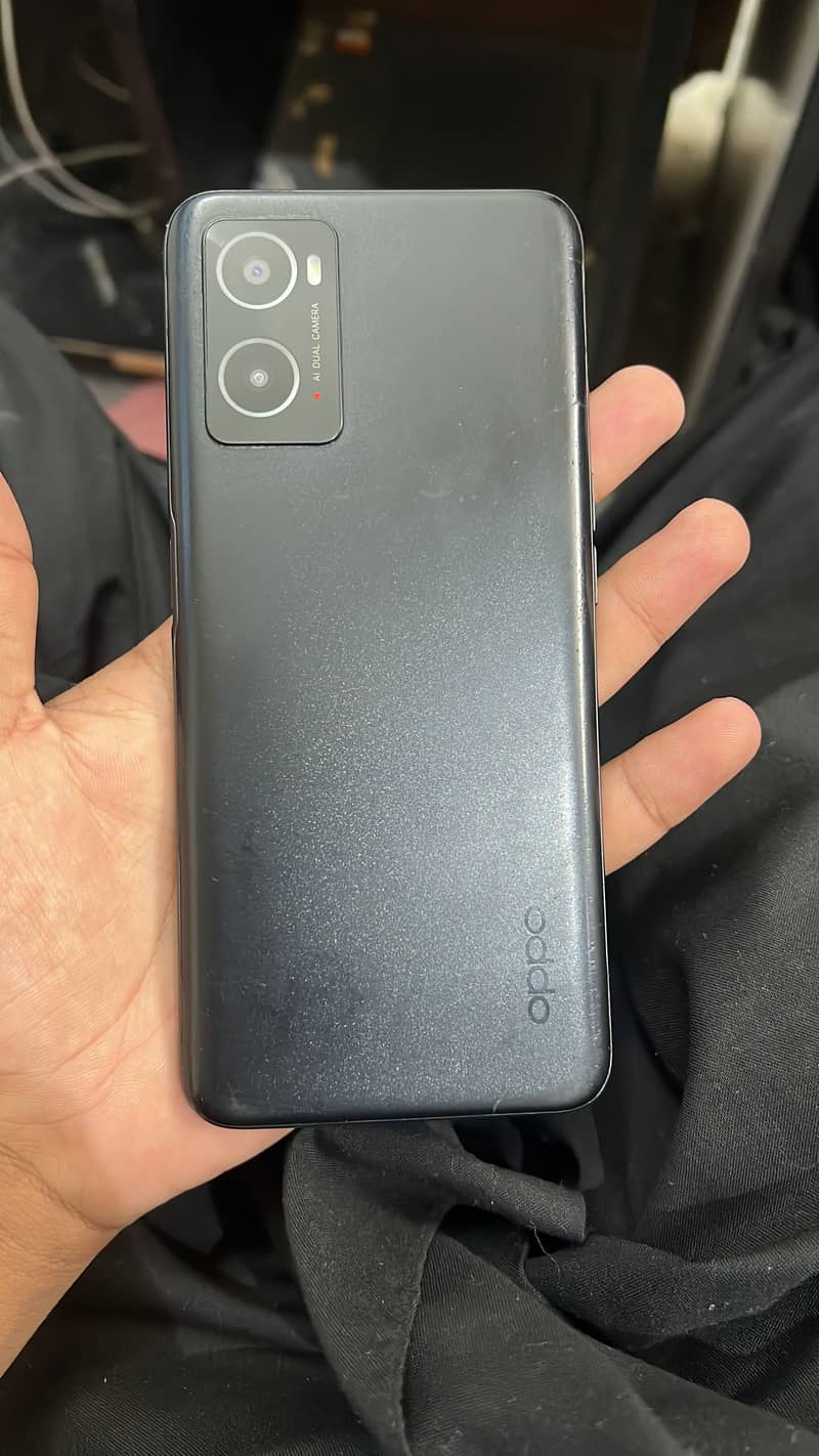OPPO A76 1