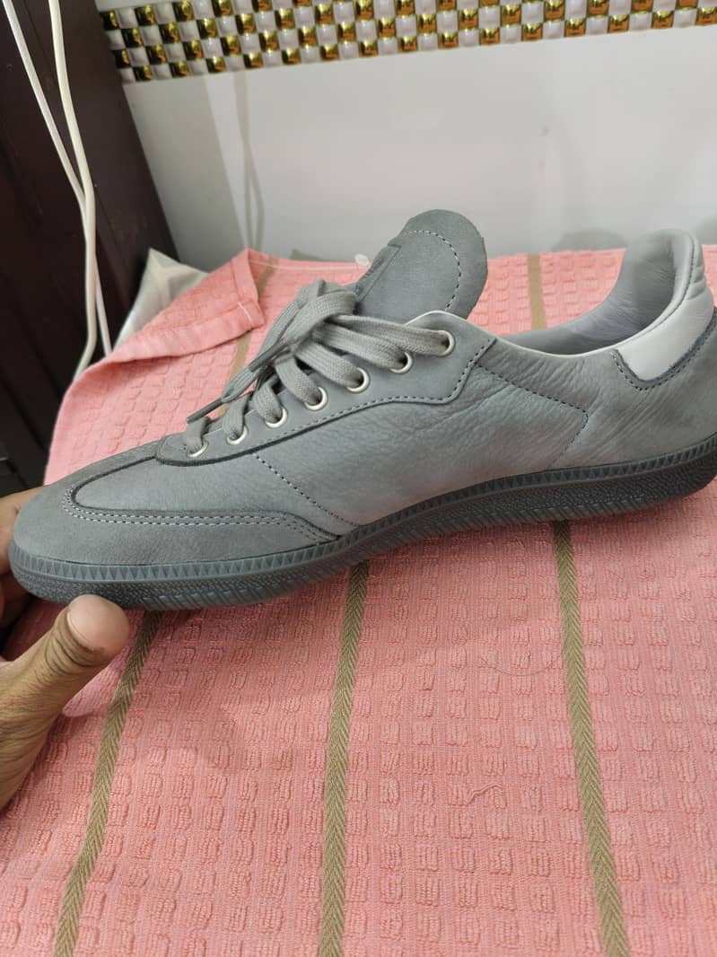 ADIDAS 4