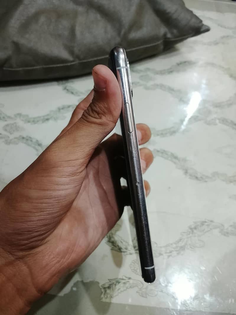Apple iPhone X 4