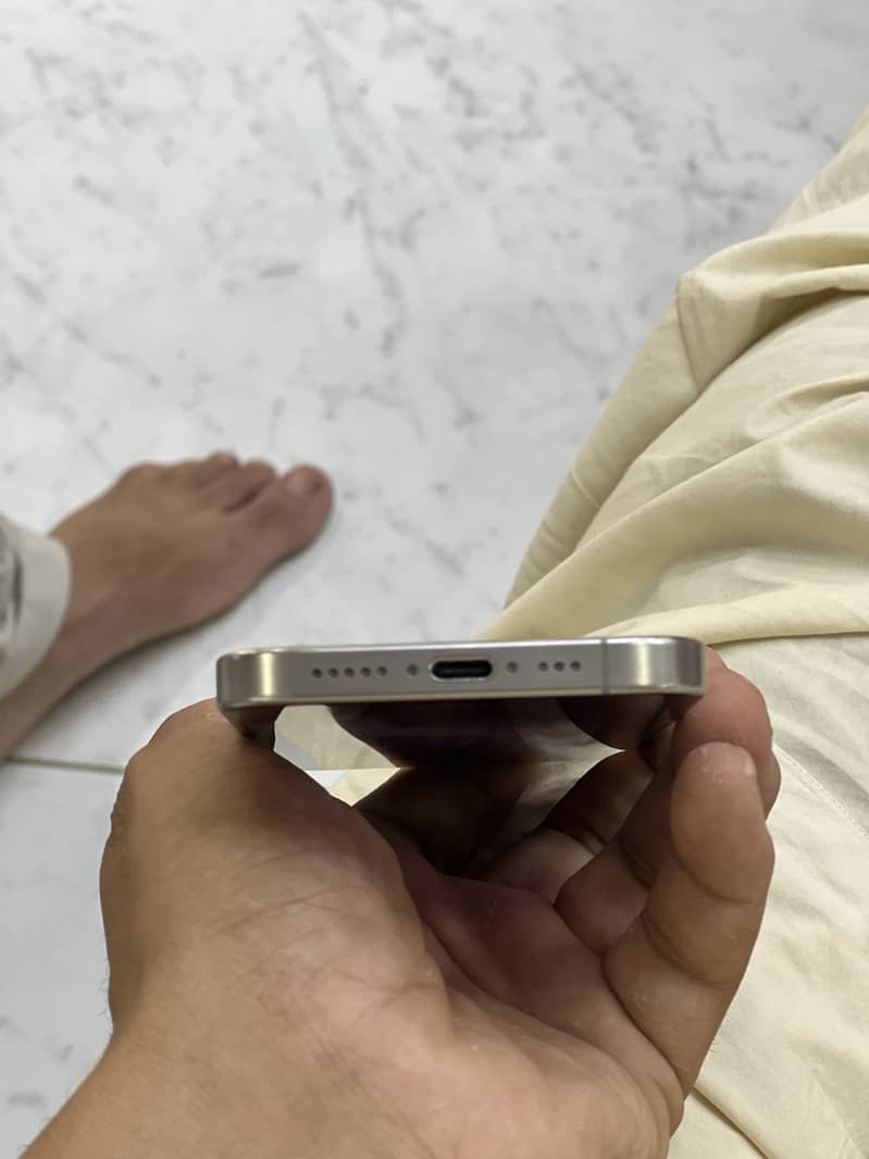 Apple iPhone 15 Pro 4