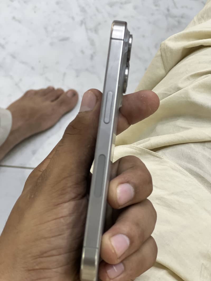 Apple iPhone 15 Pro 6