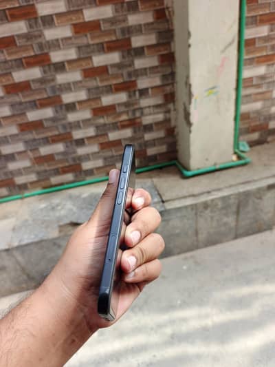 Apple iPhone 16