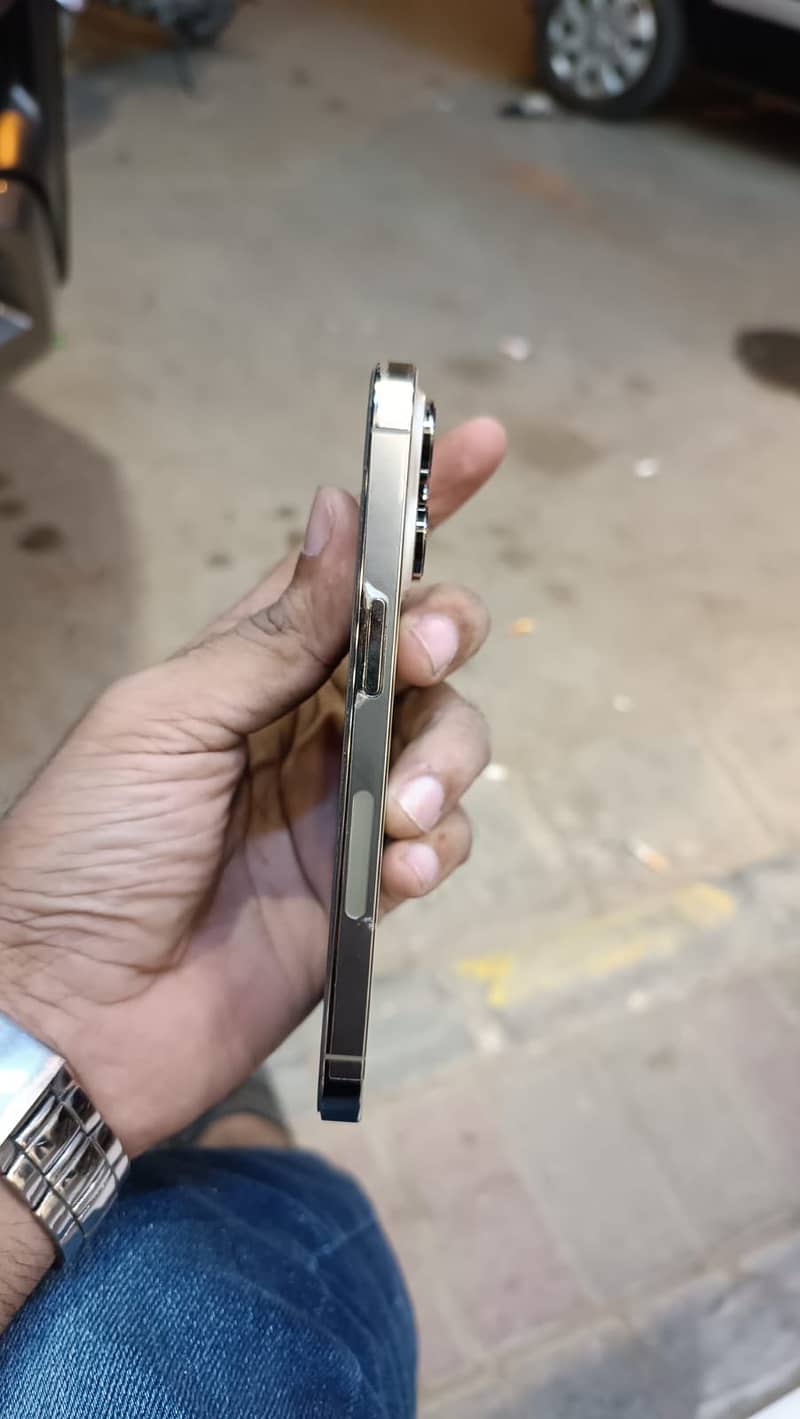 Apple iPhone 14 Pro 1
