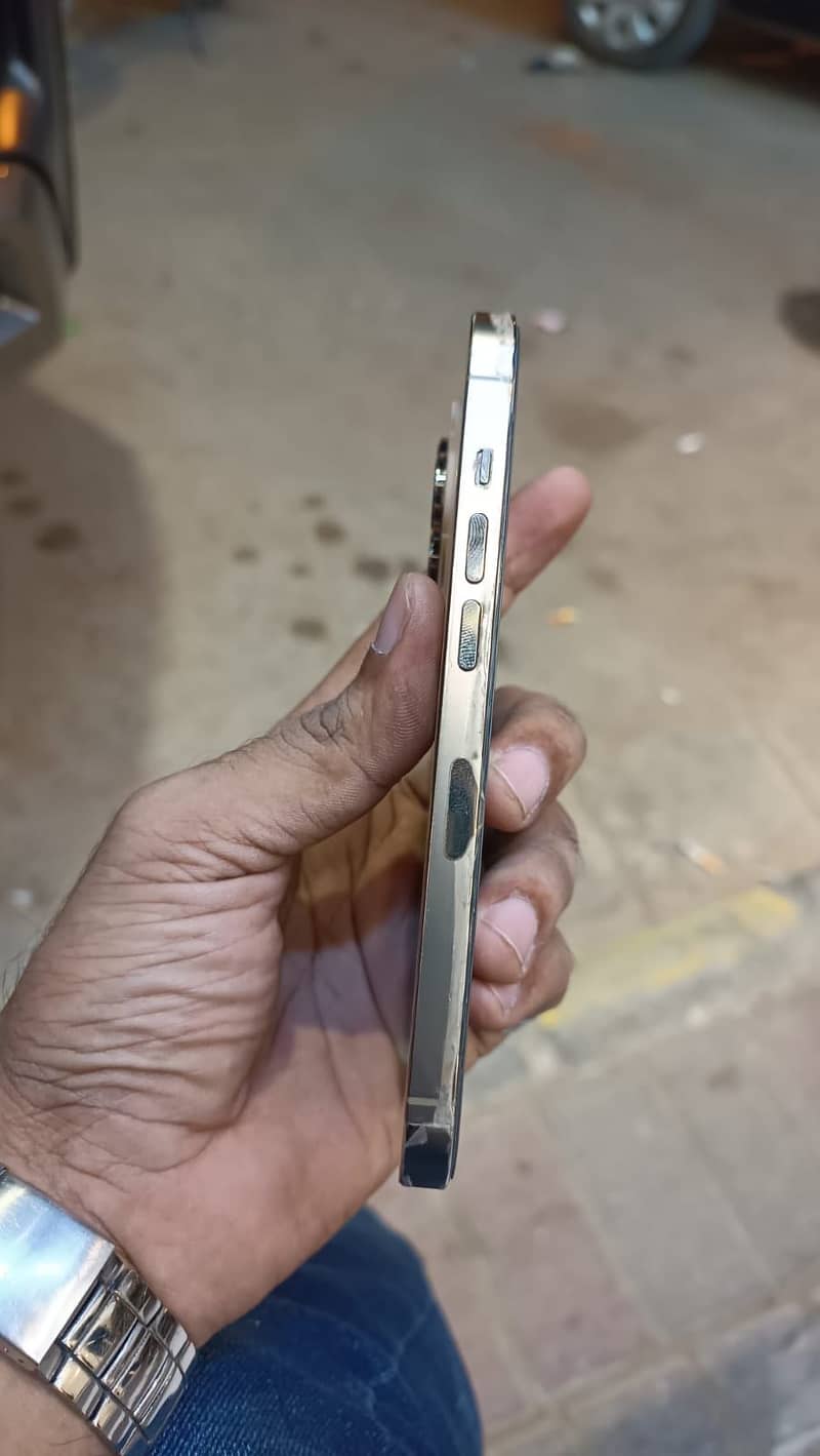 Apple iPhone 14 Pro 3