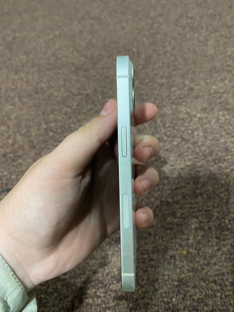 Apple iPhone 13 2