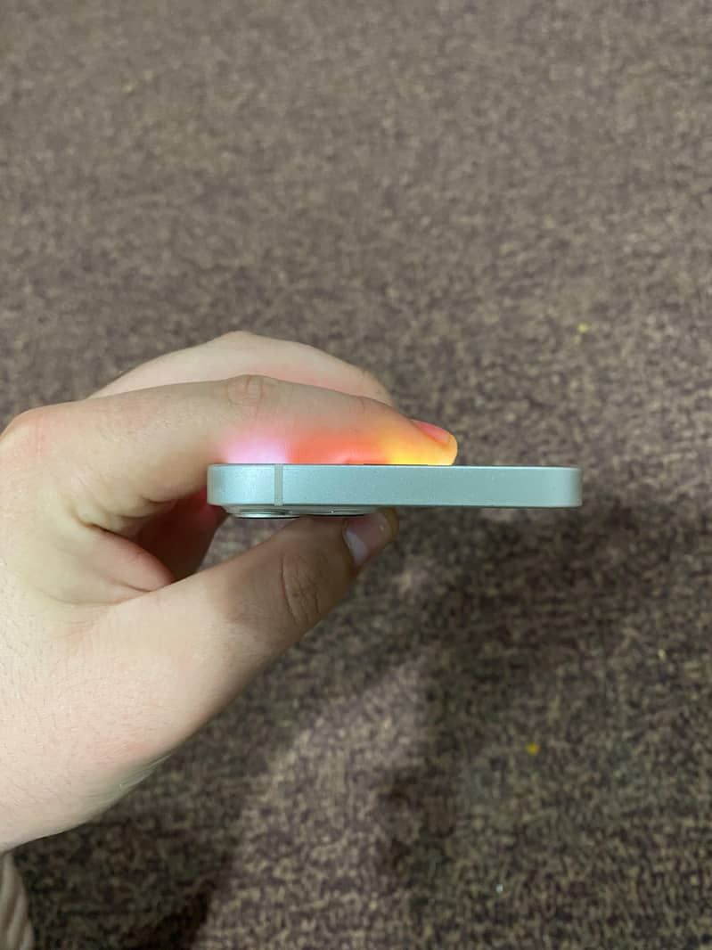Apple iPhone 13 5