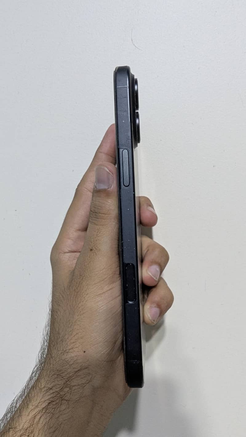 Apple iPhone 16 Plus 1