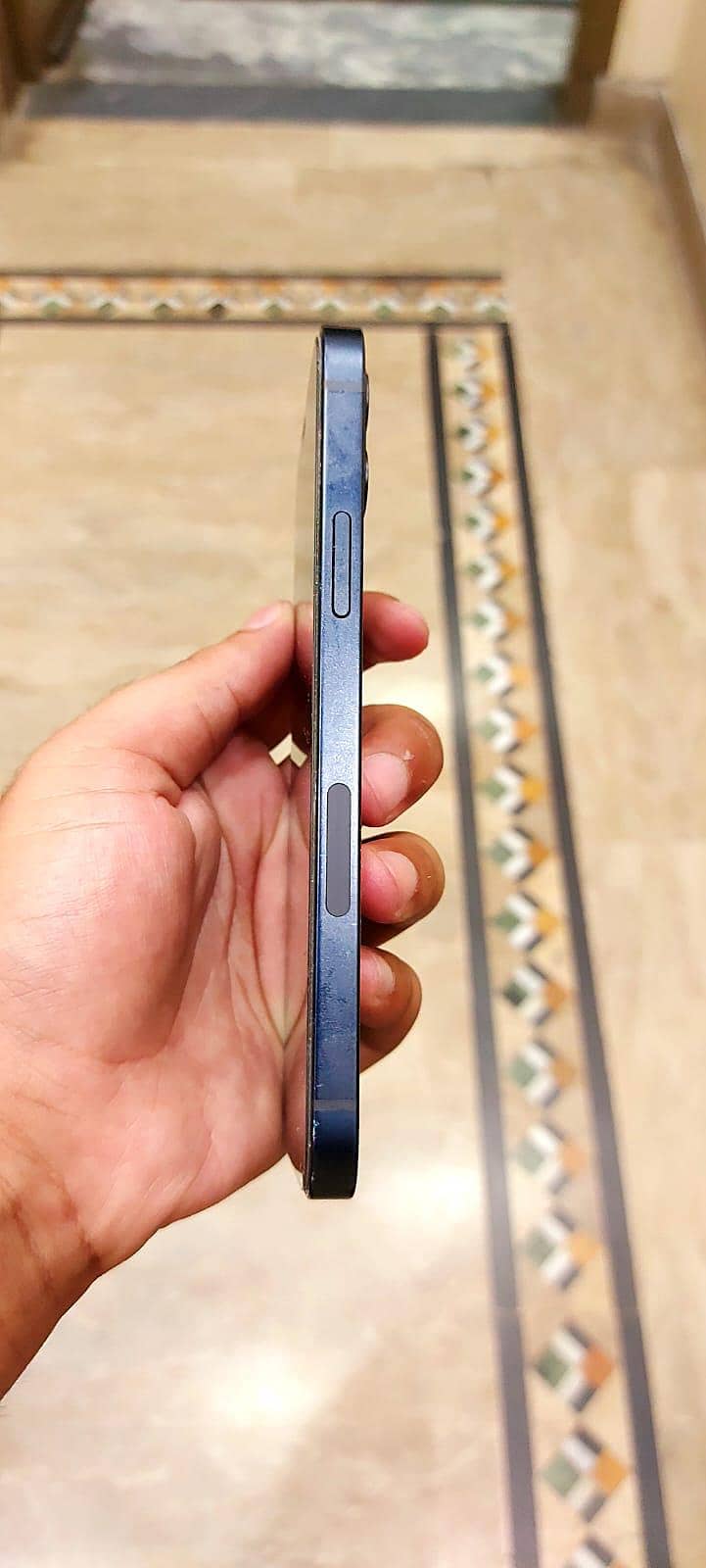 Apple iPhone 12 4