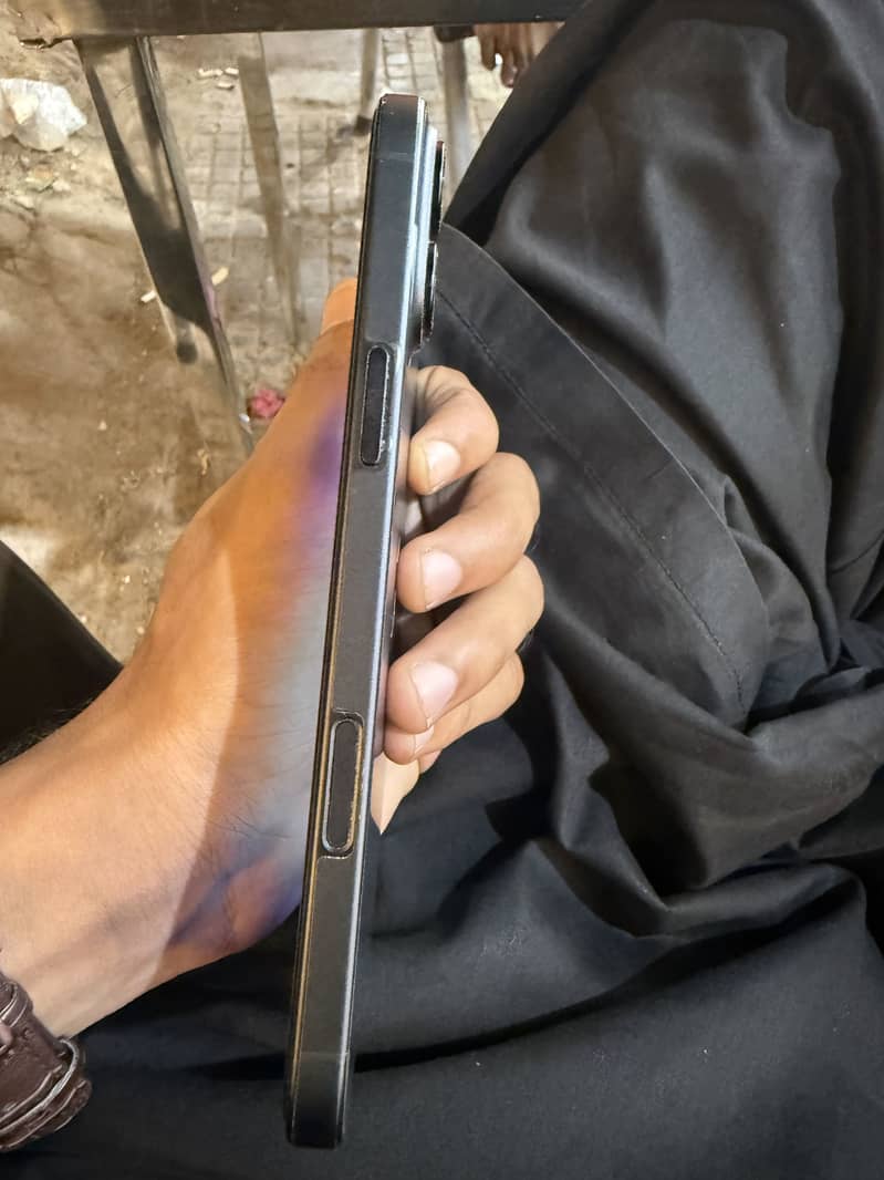 Apple iPhone 16 Plus 1