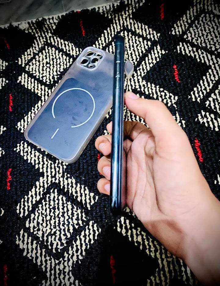 Apple iPhone 11 Pro Max 2