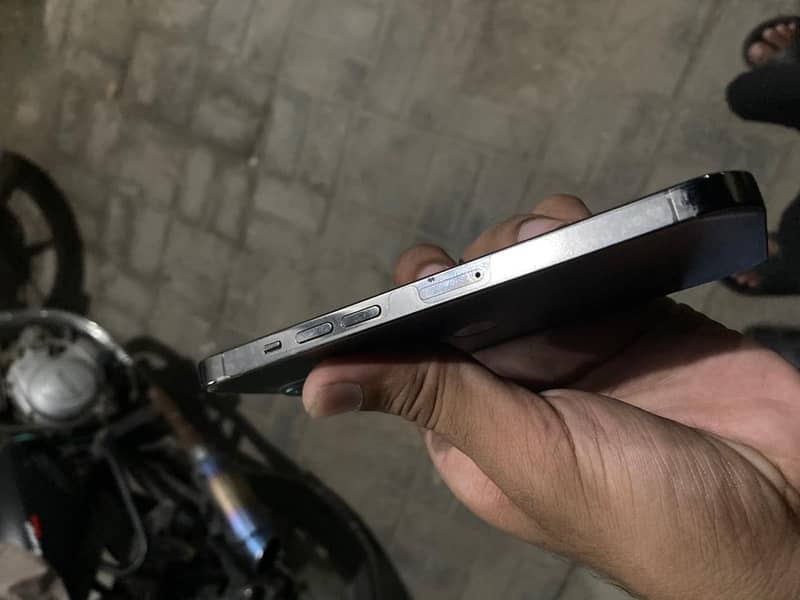 Apple iPhone 13 Pro 2