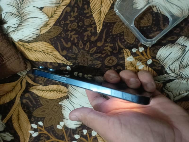 Apple iPhone 15 Pro Max 2