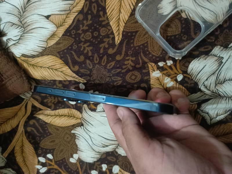 Apple iPhone 15 Pro Max 3