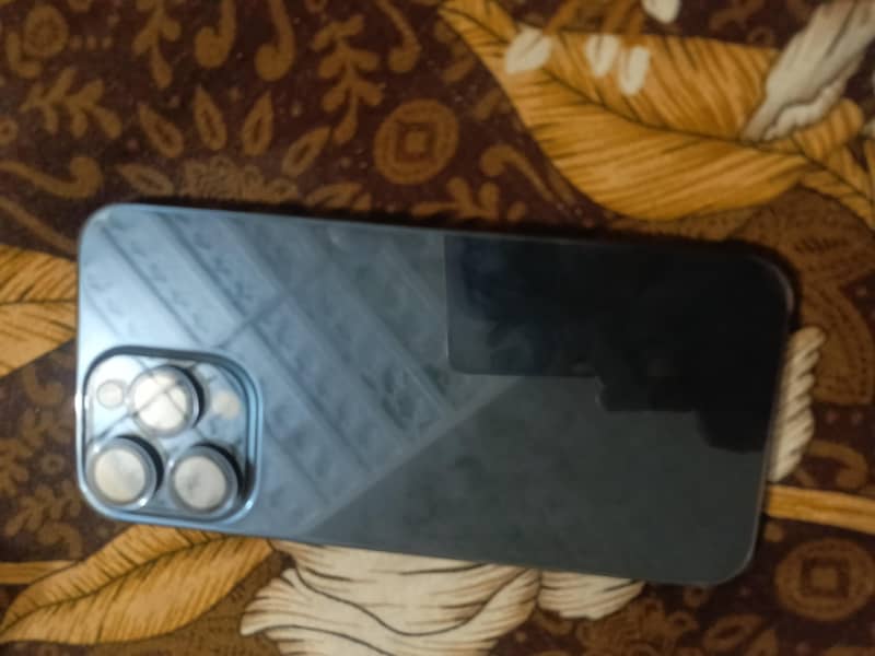 Apple iPhone 15 Pro Max 4