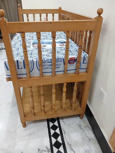 baby Cot/Crib made of Solid Diyar wood with 6 inch mattress